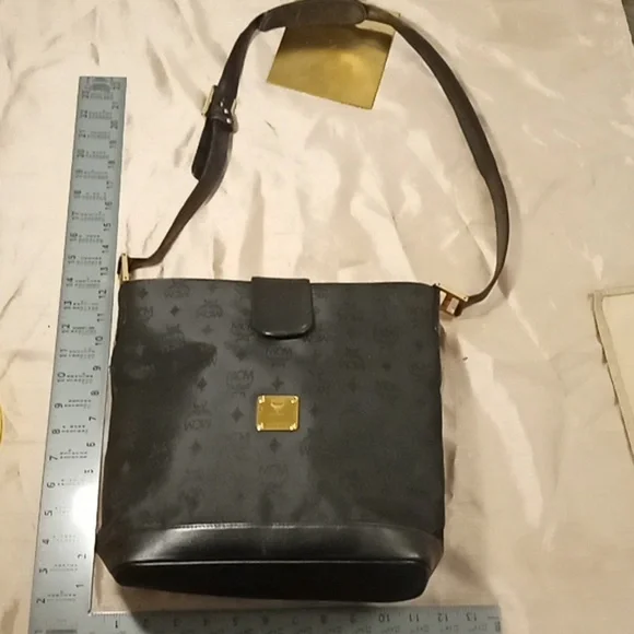 MCM Black Shoulder Bag with Sleek Design and Versatile Style - Picture 2 of 8